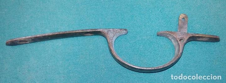 Militaria: Guardamonte de bronce de fusil militar - Foto 1