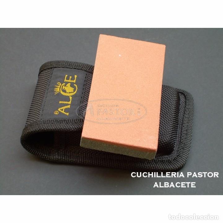 Militaria: PIEDRA DE AFILAR ALCE M0002 CON FUNDA NYLON