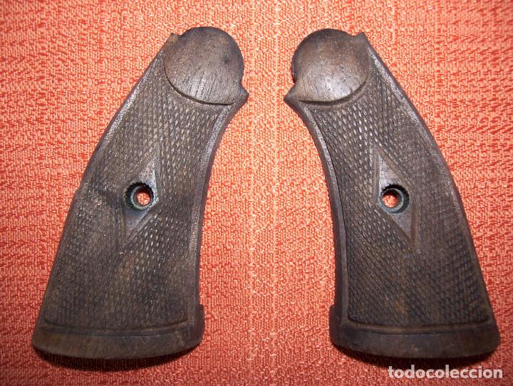 Militaria: cachas revolver Eibarres madera - Foto 1