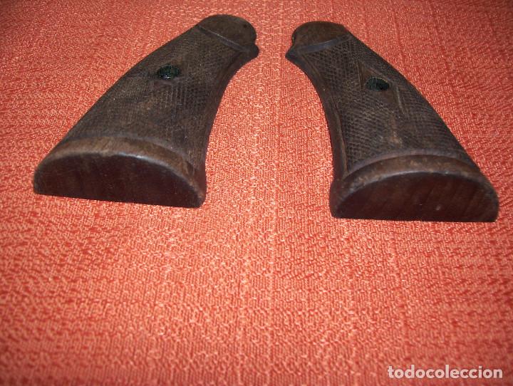 Militaria: cachas revolver Eibarres madera - Foto 2