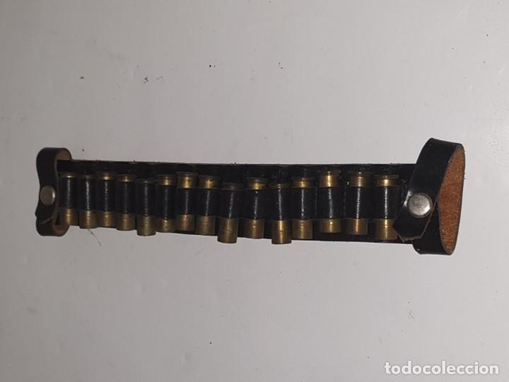 Militaria: CARTUCHERA CON VAINAS - Foto 1