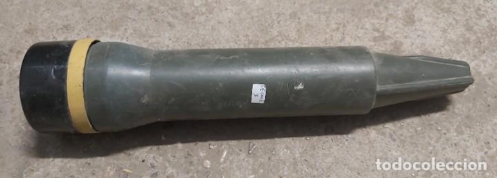 Militaria: Envase de pl&aacute;stico de granada cc de carga hueca modelo 61 - Foto 1