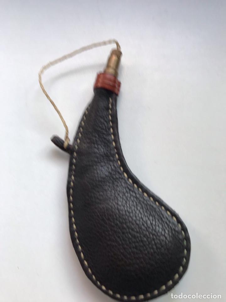 Militaria: BONITA POLVERA DE CUERO - Foto 1