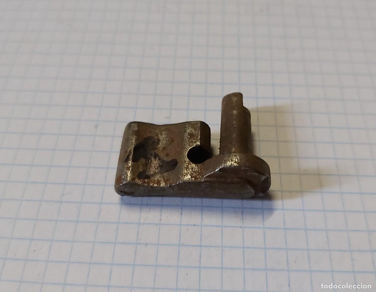 Militaria: Pieza de seguro de cerrojo - Foto 1