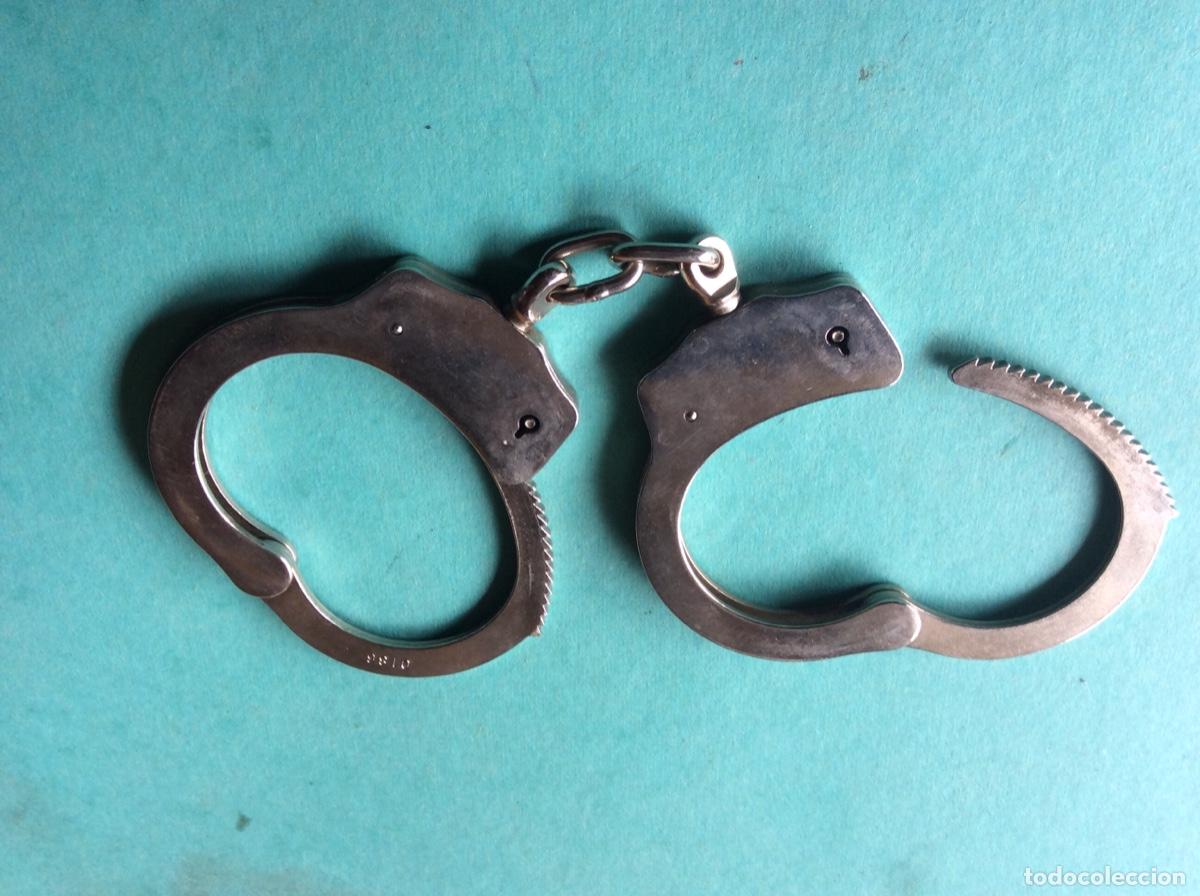 Militaria: ESPOSAS GRILLETES SIN LLAVE - Foto 1