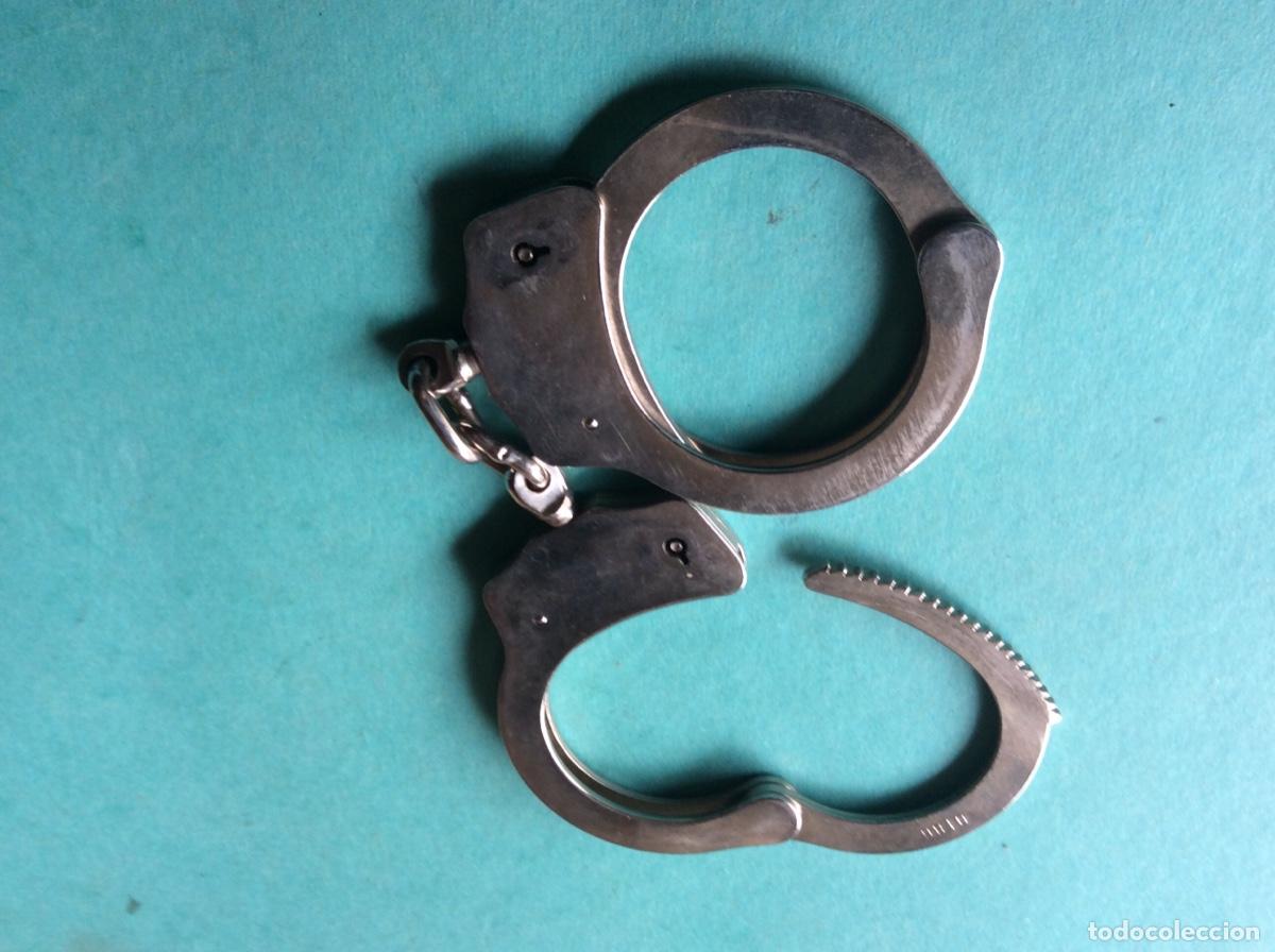 Militaria: ESPOSAS GRILLETES SIN LLAVE - Foto 3
