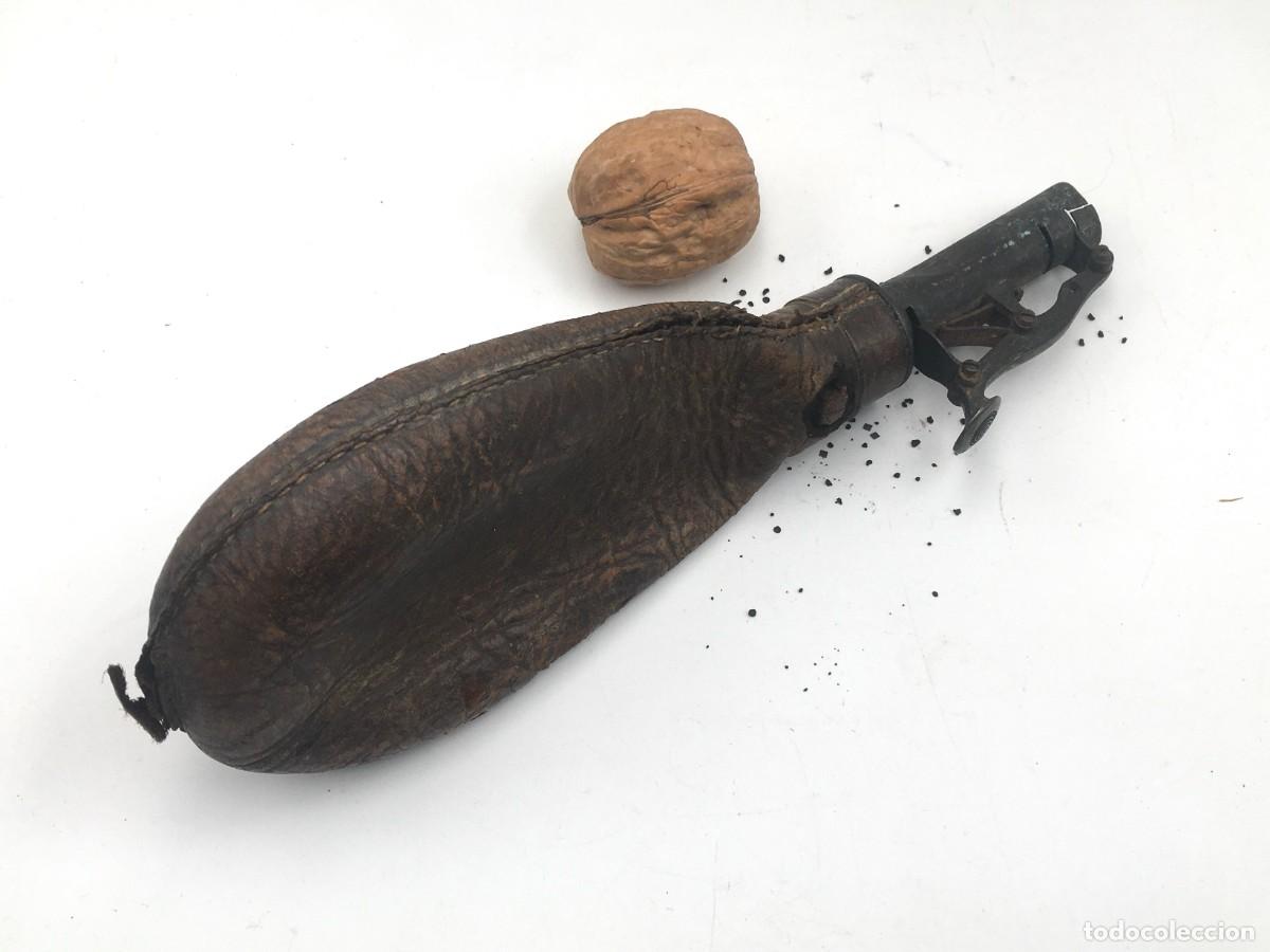 Militaria: Petaca polvorea de cuero - Foto 3