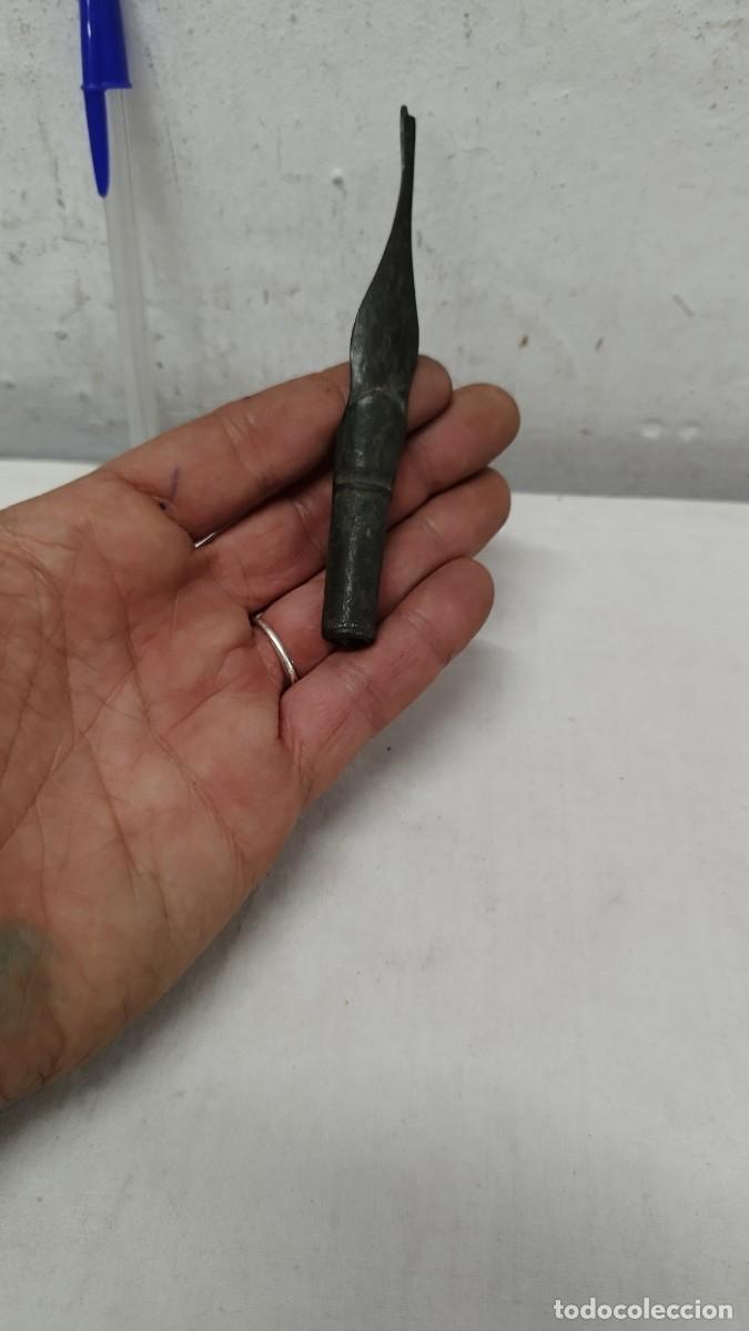 Militaria: Antiguo complemento de arma,de Siglo XVIII a identificar.En bronce - Foto 1