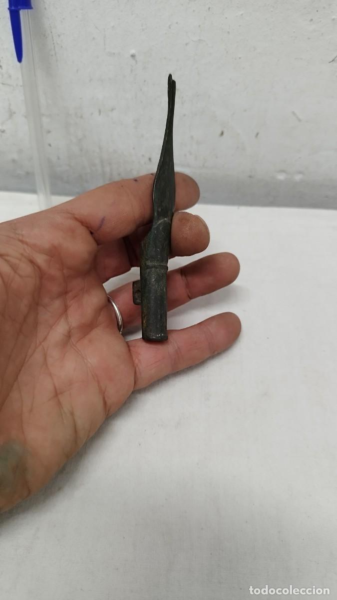 Militaria: Antiguo complemento de arma,de Siglo XVIII a identificar.En bronce - Foto 2