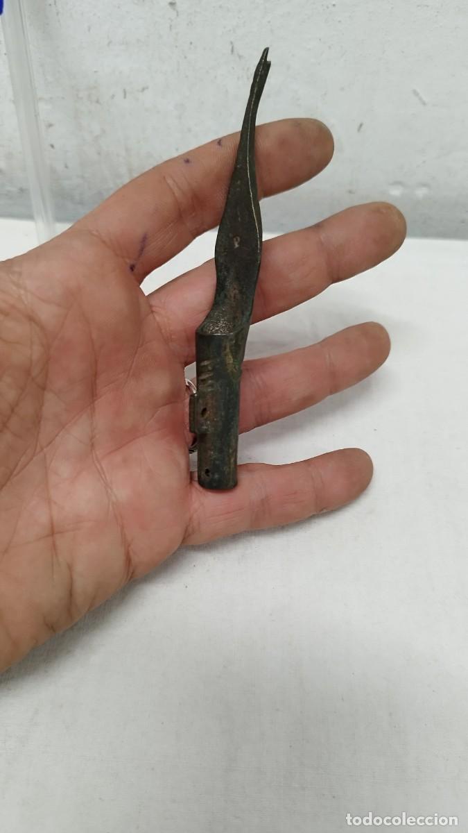 Militaria: Antiguo complemento de arma,de Siglo XVIII a identificar.En bronce - Foto 3