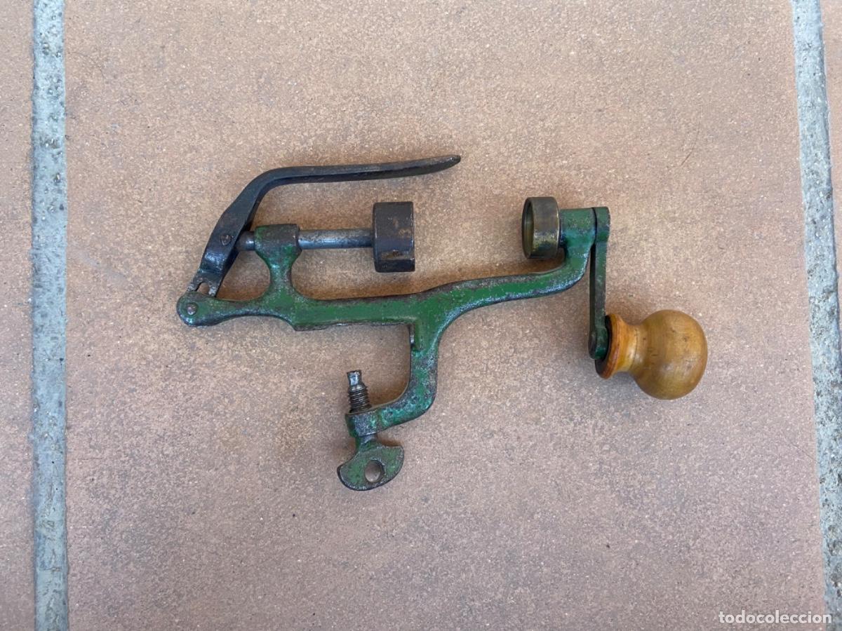 Militaria: ANTIGUO CARGADOR DE CARTUCHOS DE CAZA PARA RELLENAR CARTUCHOS RECARGA