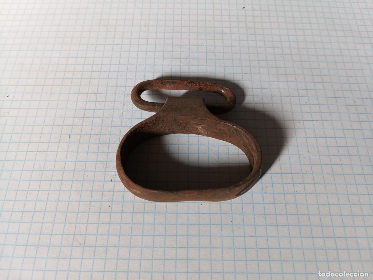 Militaria: Abrazadera para fusil Mauser - Foto 2
