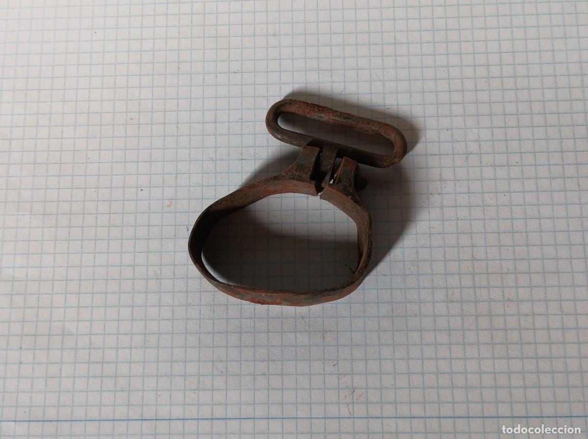 Militaria: Abrazadera de fusial - Foto 2