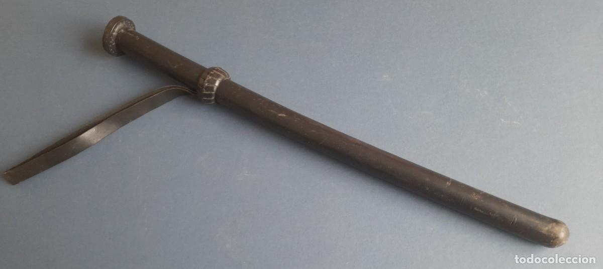 Militaria: Porra policial de cuero, 51cm aprox, ligeros se&ntilde;ales de edad