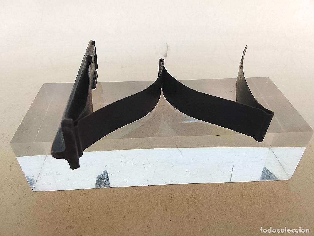 Militaria: TEJA ELEVADORA Y MUELLE DE FLEJE DEL MOSQUET&Oacute;N MAUSER 1916 - Foto 3
