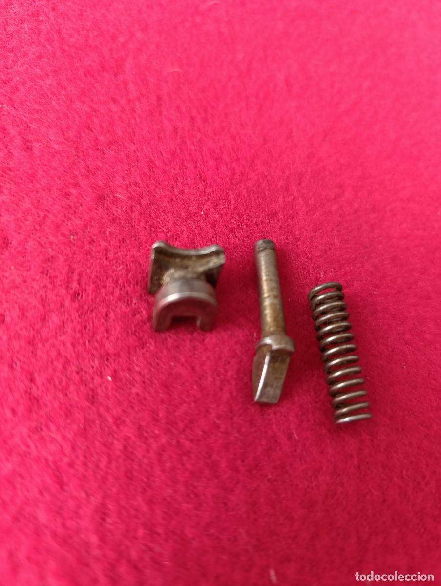 Militaria: bren u&ntilde;a empujador y muelle