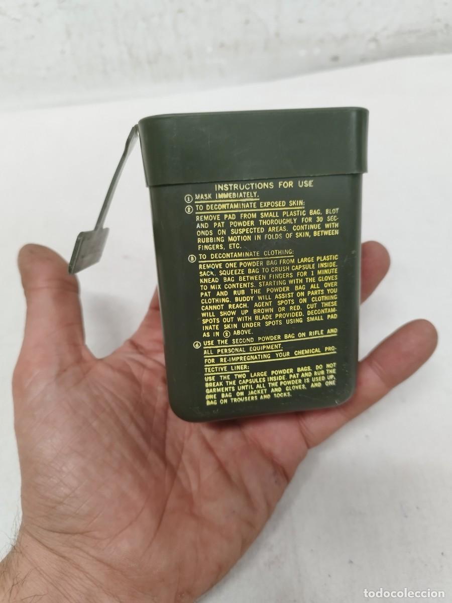 Militaria: Peque&ntilde;o contenedor militar guerra Vietnam. De descontaminaci&oacute;n qu&iacute;mica.