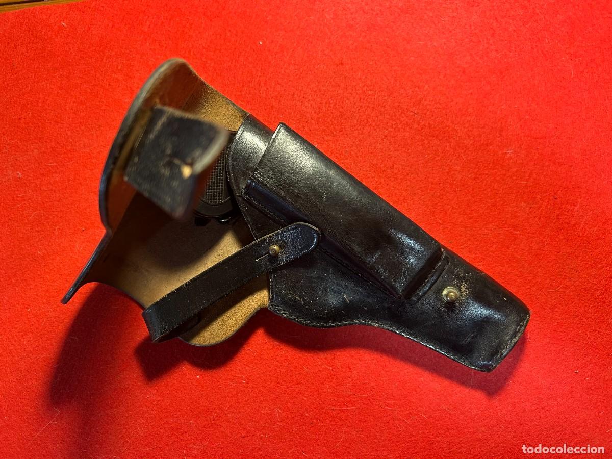 Militaria: Funda pistola y cargador, pistolera de cuero, militar (original)