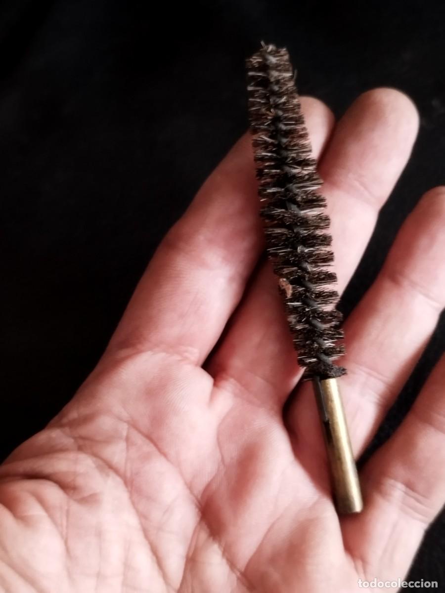 Militaria: Antigua grata o escobill&oacute;n utilizado para la limpieza de ca&ntilde;ones de armas de fuego.