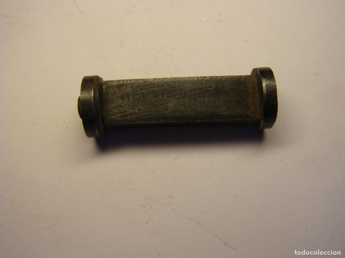 Militaria: PASADOR DE REFUERZO PARA MADERA DE FUSIL MAUSER. Armas modelos 93 y 98.