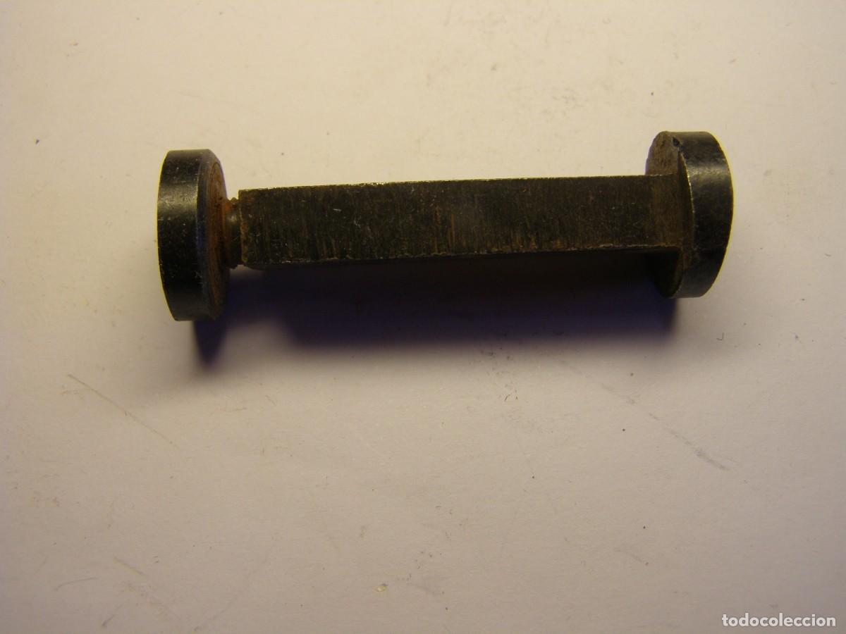 Militaria: PASADOR DE REFUERZO PARA MADERA DE FUSIL MAUSER. Armas modelos 93 y 98.