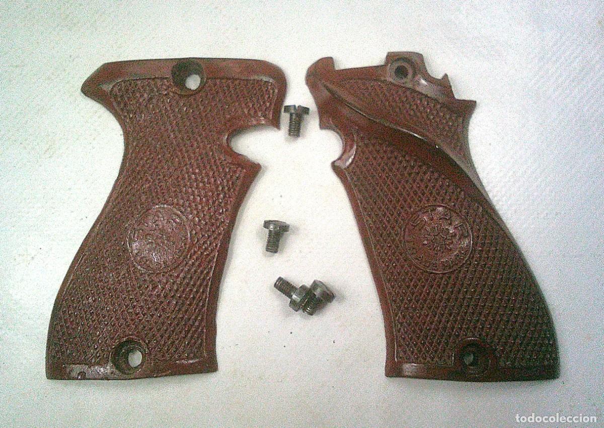 Militaria: CACHAS PISTOLA STAR FR CALIBRE 22 LR 22 LONG RIFLE CON CUATRO TORNILLOS ORIGINALES