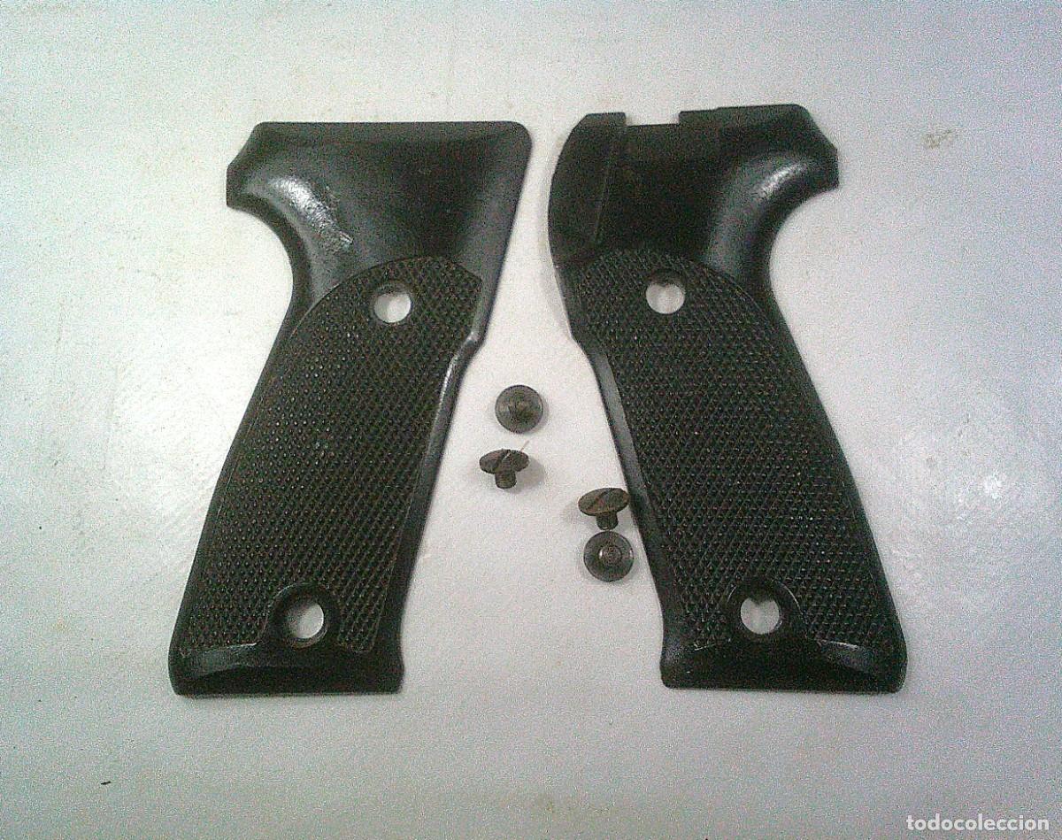 Militaria: CACHAS DE LA PISTOLA ASTRA A-80 A80 DE 9 MM PARABELLUM 9 MM P 9X19 CON CUATRO TORNILLOS ORIGINALES