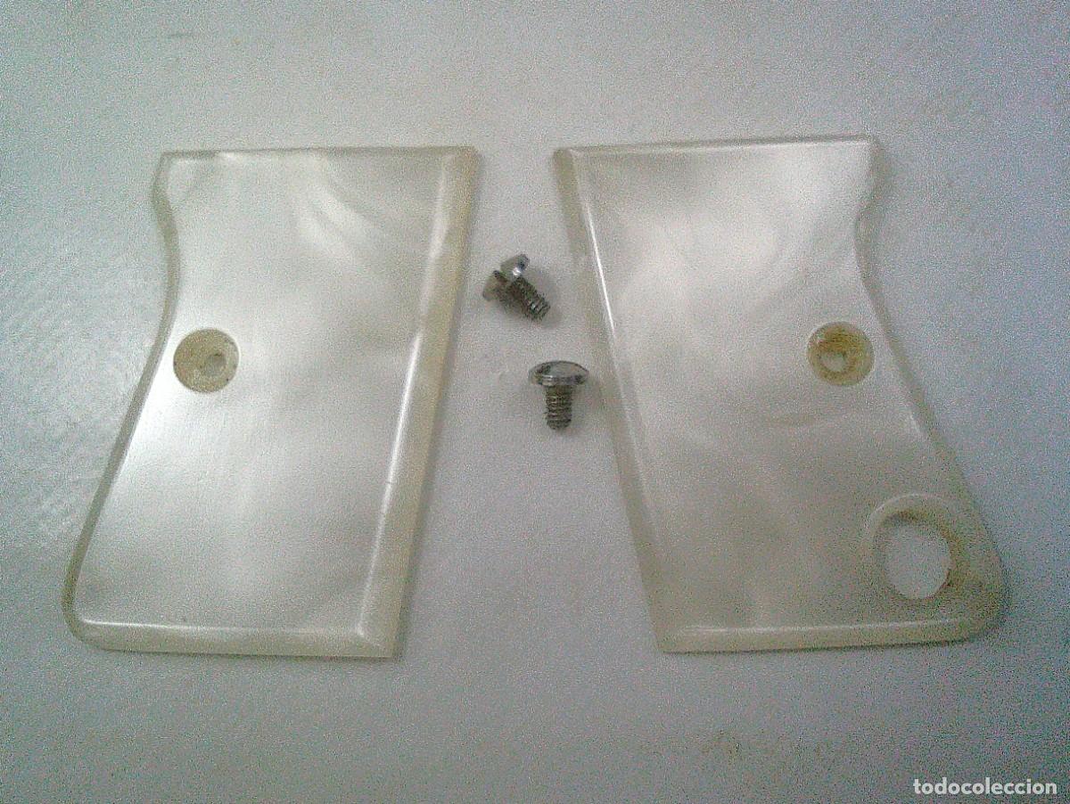 Militaria: CACHAS DE LA PISTOLA ASTRA CUB ASTRA 2000 NACAR CON DOS TORNILLOS ORIGINALES