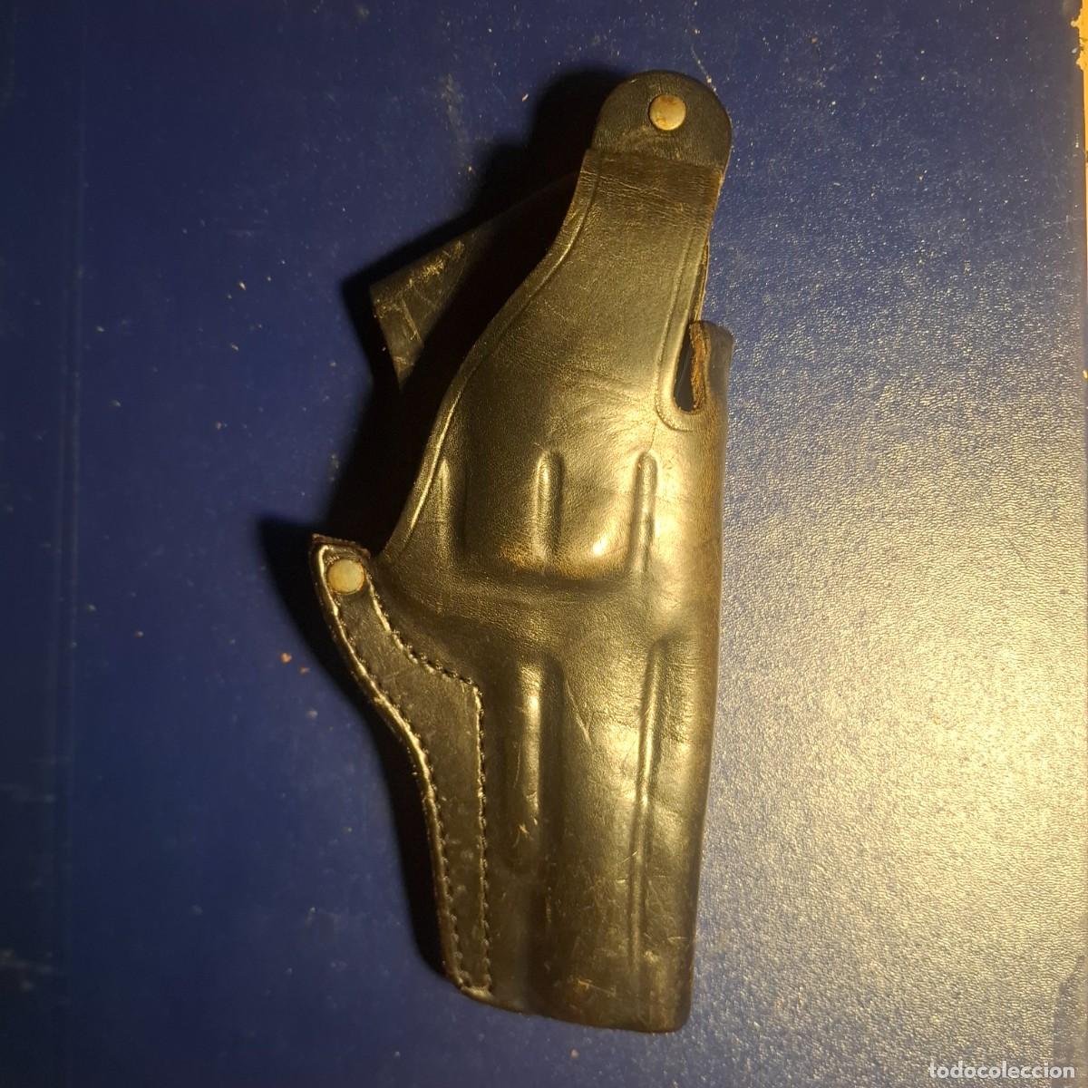 Militaria: Funda de revolver de cuero negro