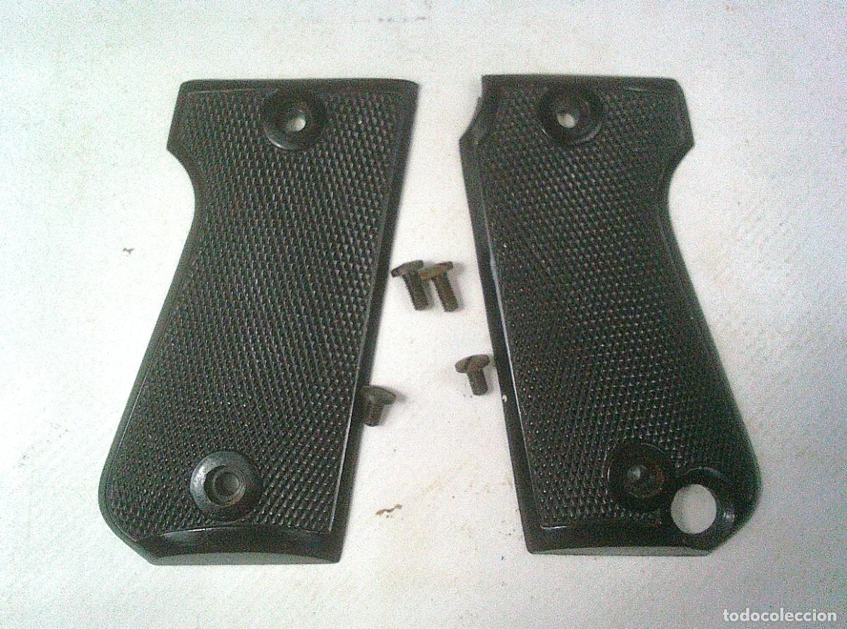 Militaria: CACHAS DE LA PISTOLA ASTRA 4000 FALCON PLASTICO NEGRO CON CUATRO TORNILLOS ORIGINALES
