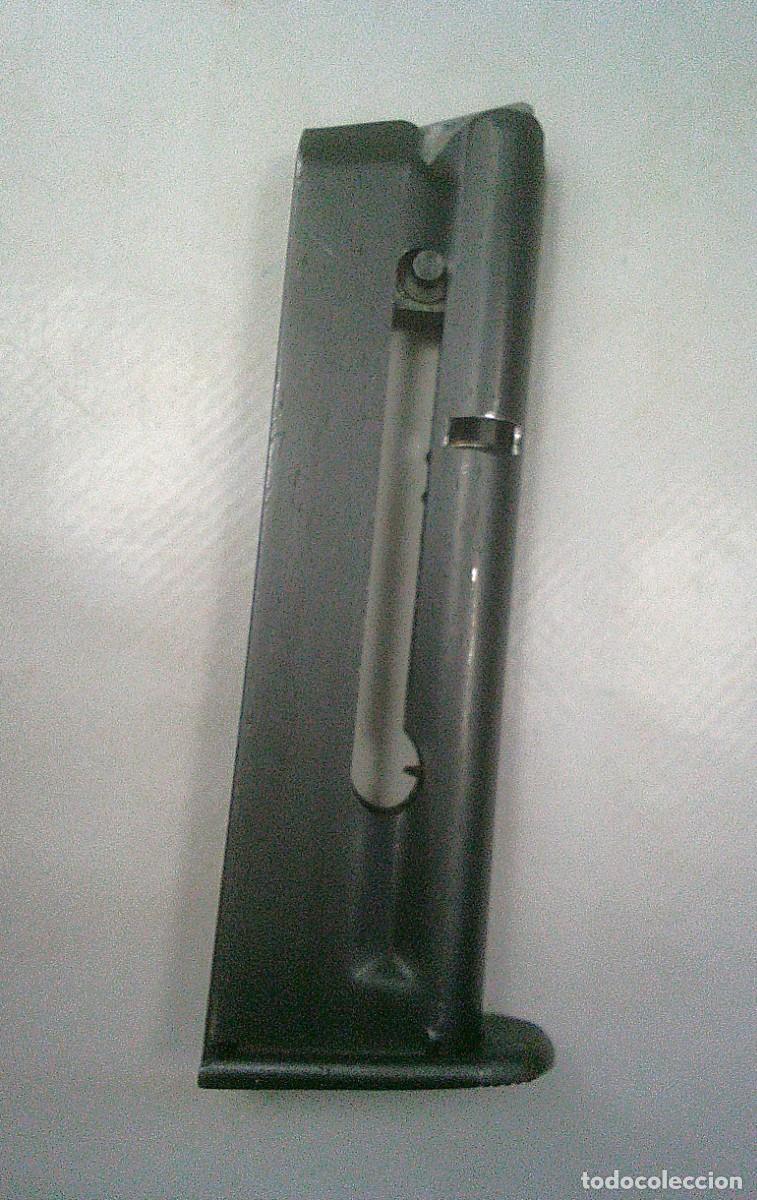 Militaria: CARGADOR DE LA PISTOLA LLAMA CALIBRE 22 MARCADO PAVONADO ORIGINAL