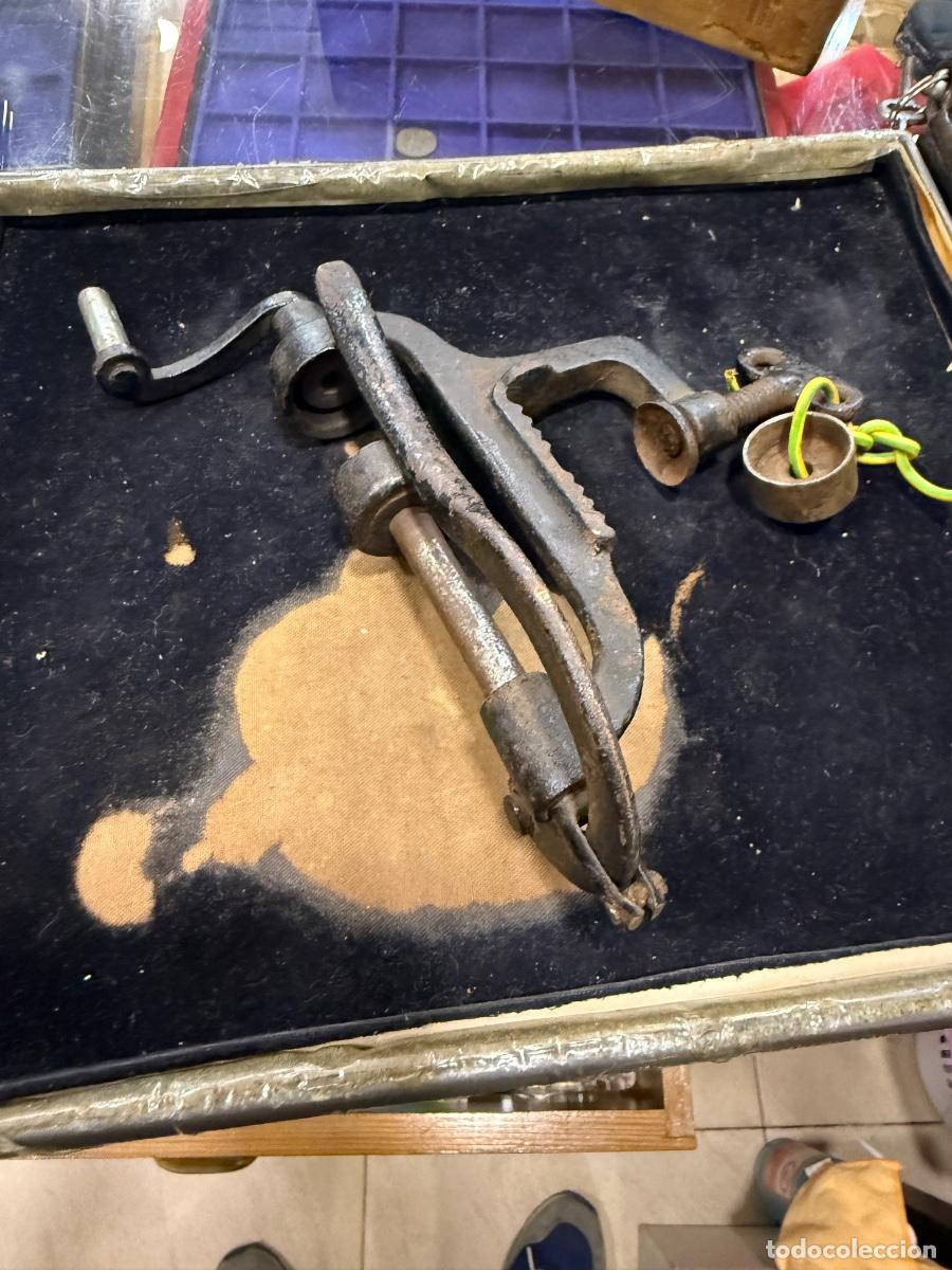 Militaria: Antiguo aparato para cargar cartuchos, unos 100 a&ntilde;os