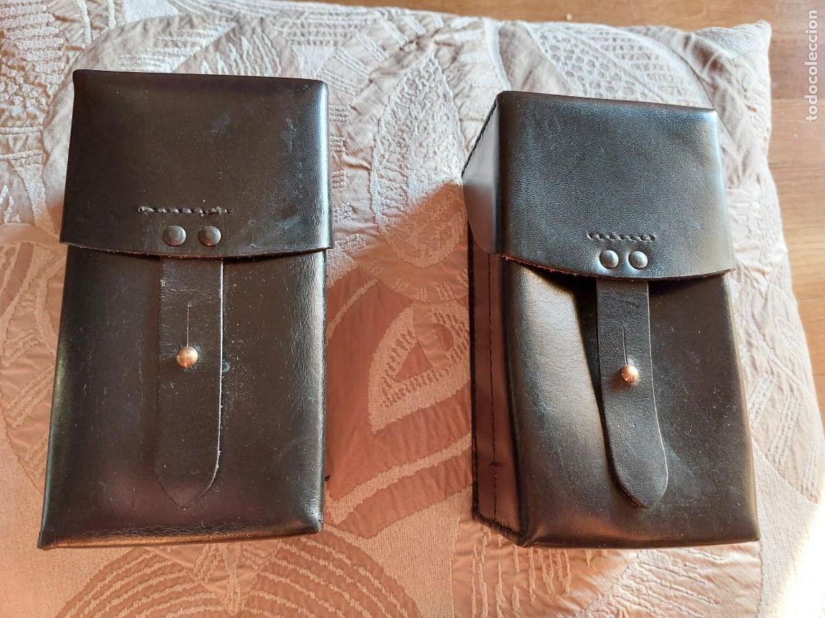 Militaria: DOS CARTUCHERAS R&Eacute;PLICAS DE CUERO