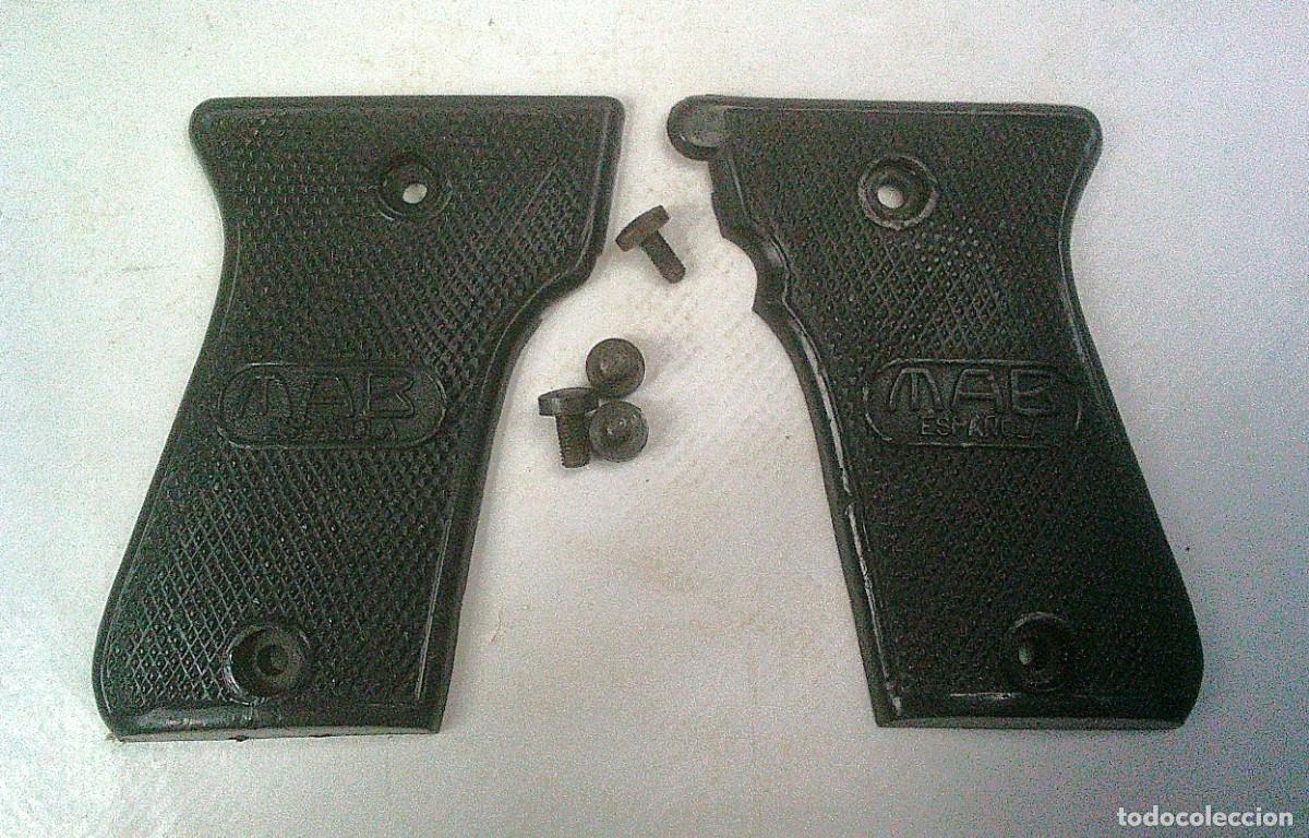 Militaria: CACHAS DE LA PISTOLA MAB ESPA&Ntilde;OLA GZ 6,35 MM CON CUATRO TORNILLOS ORIGINALES