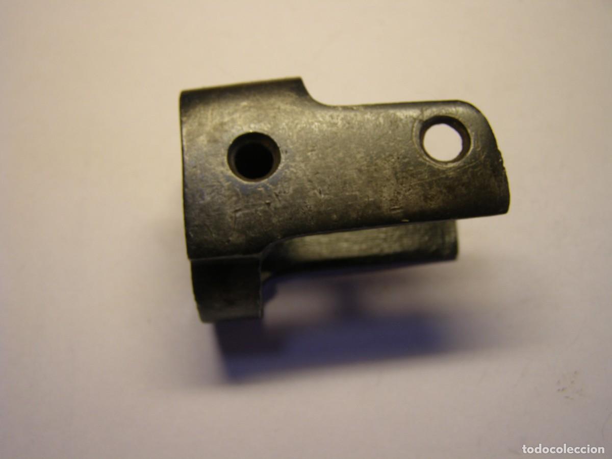 Militaria: Abrazadera delantera para mosqueton modelo carcano.