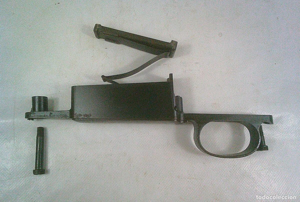 Militaria: GUARDAMONTE, DEPOSITO, MUELLE Y TEJA CON LOS DOS TORNILLOS DEL MOSQUETON CORU&Ntilde;A 1943