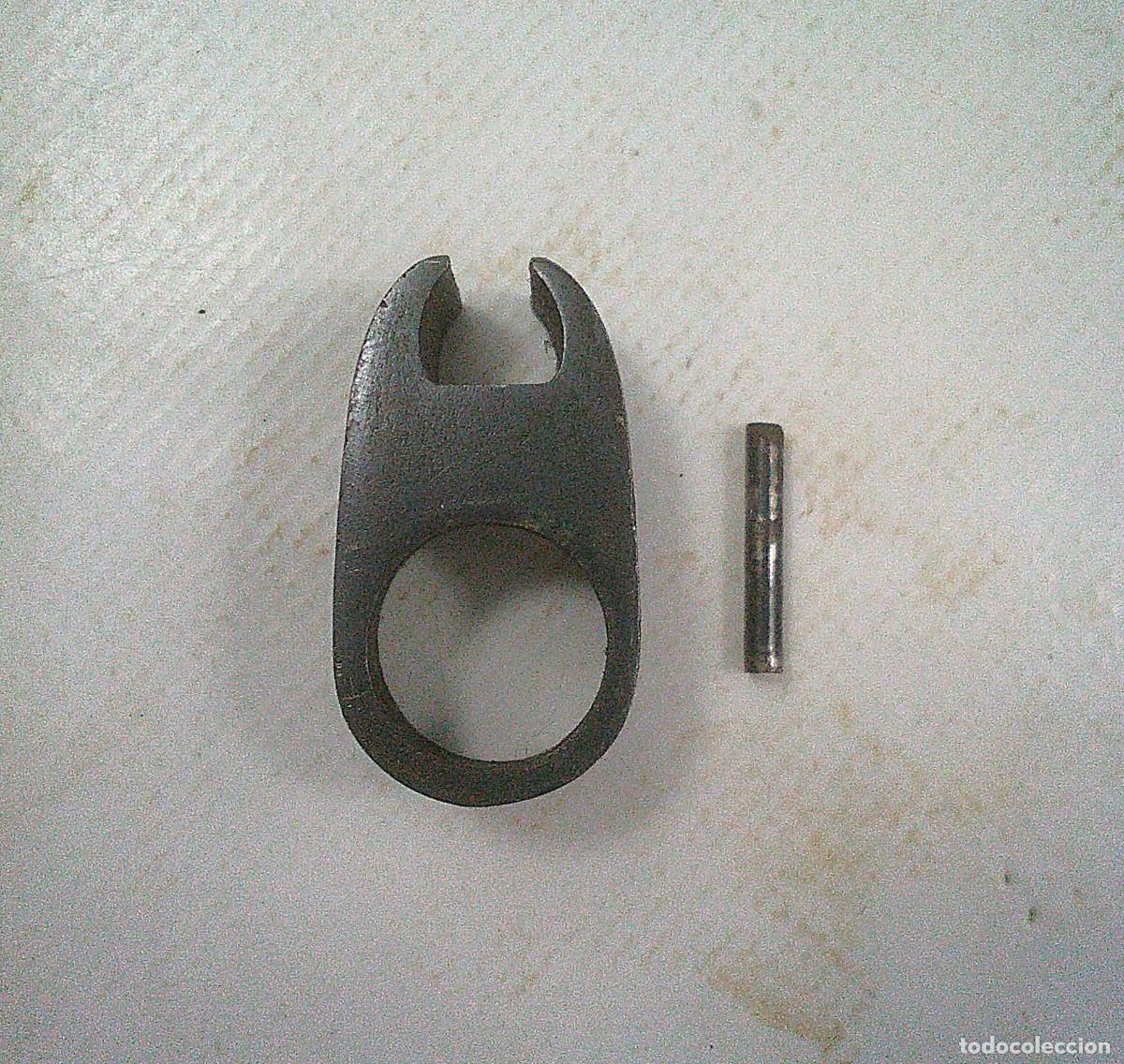 Militaria: PIEZA O ANILLO CUBREPUNTO CON PASADOR DEL MOSQUETON FUSIL OVIEDO 1916