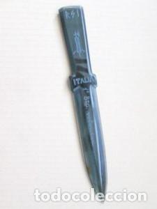 Militaria: Raro pugnale di vetro opalino R.S.I. con inciso fascio littorio - 1&deg; Battaglione Volontari