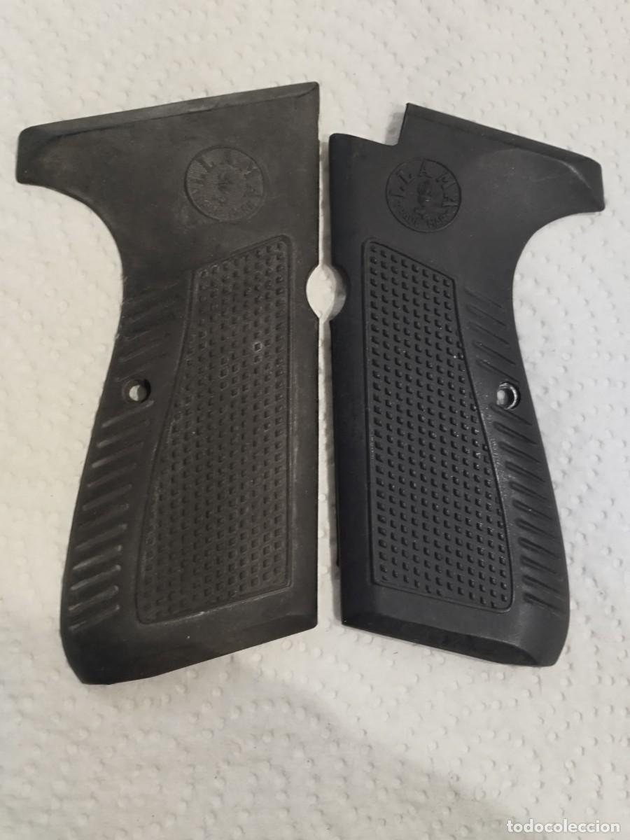 Militaria: Cachas pistola llama M 82