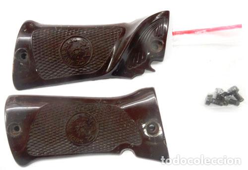 Militaria: CACHAS PARA PISTOLA &rdquo;STAR FR&rdquo;.