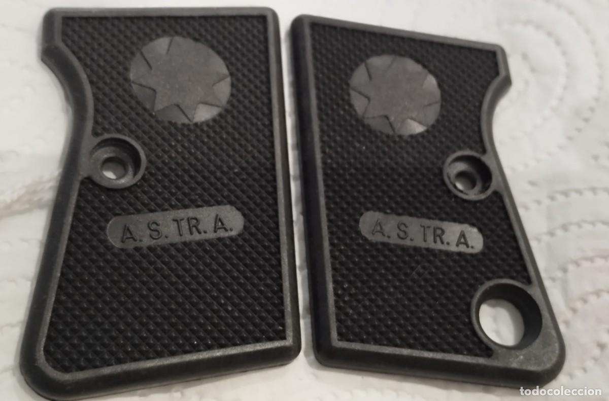 Militaria: Cachas pistola Astra 2000 cup