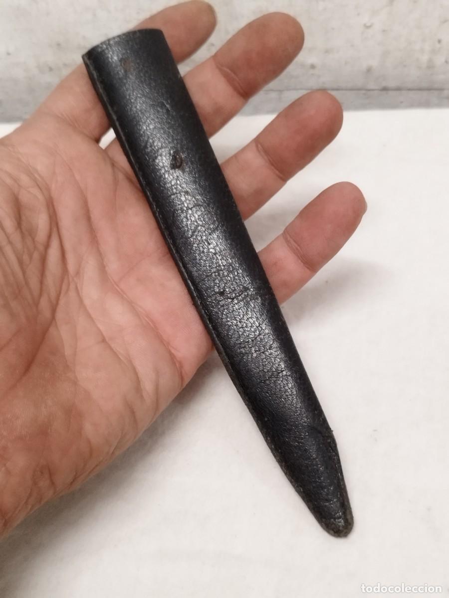 Militaria: Antigua funda de cuchillo tal cual se ve en las fotos.