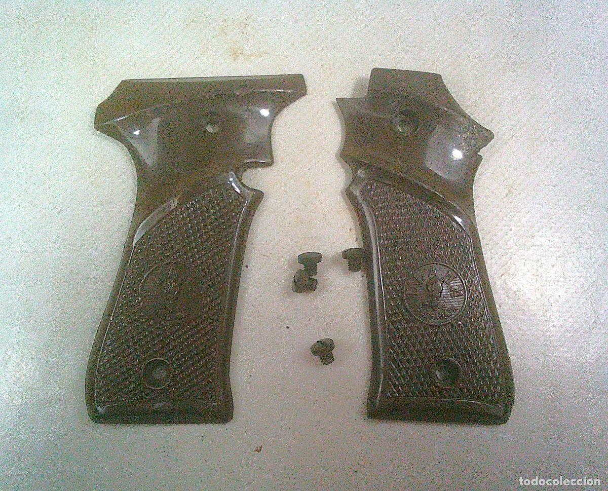 Militaria: CACHAS DE LA PISTOLA LLAMA 9 MM CORTO 9 MM C CON CUATRO TORNILLOS ORIGINALES - 4
