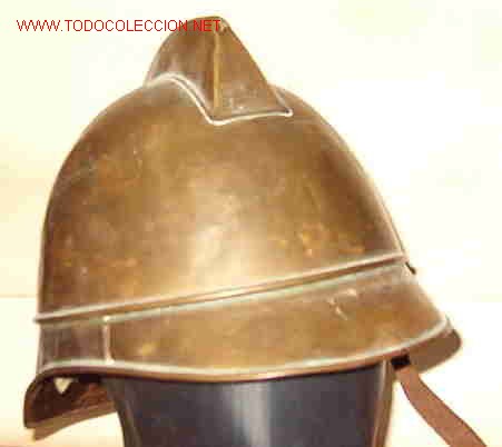 Militaria: Casco bombero con cresta, de lat&oacute;n - Foto 1