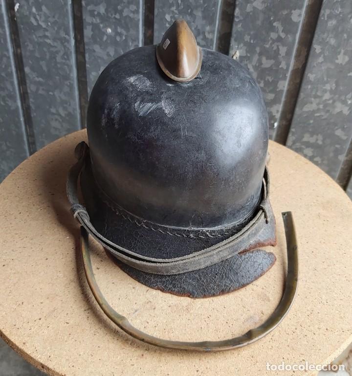 Militaria: Antiguo casco de bomberos espa&ntilde;ol - Foto 1