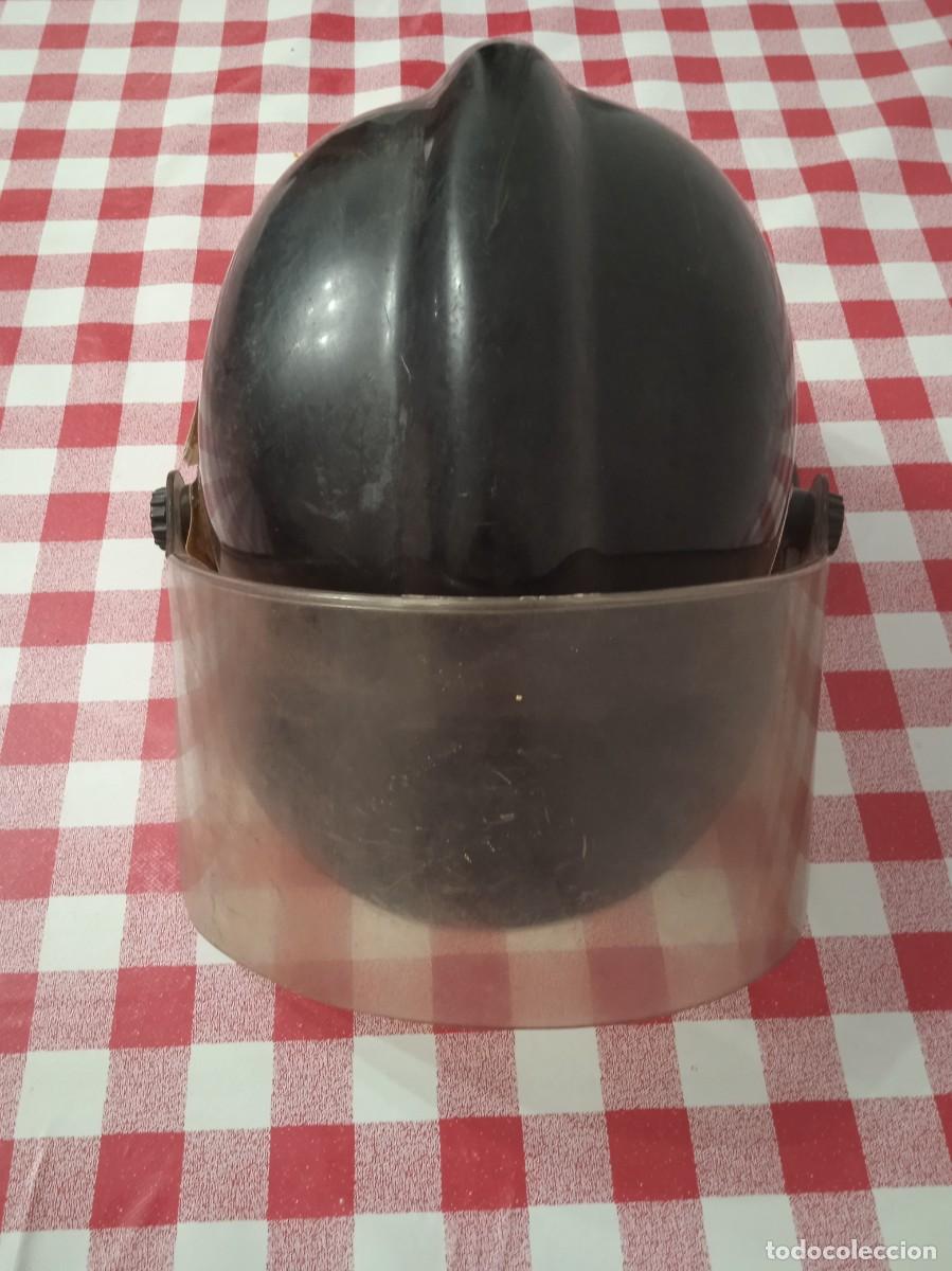 Militaria: Casco de bombero antiguo - Foto 1