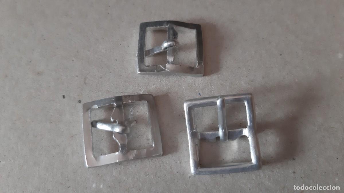 Militaria: HEBILLA PARA CASCO ALEMAN . - Foto 2