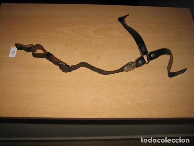 Militaria: Barbuquejo de casco de bombero aleman. - Foto 1