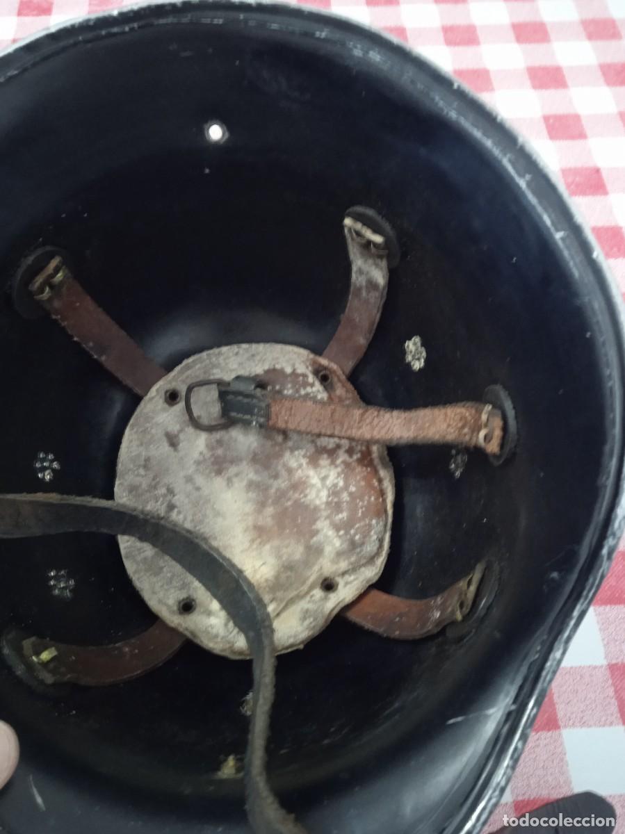 Militaria: Casco de bombero de ayuntamiento - Foto 4