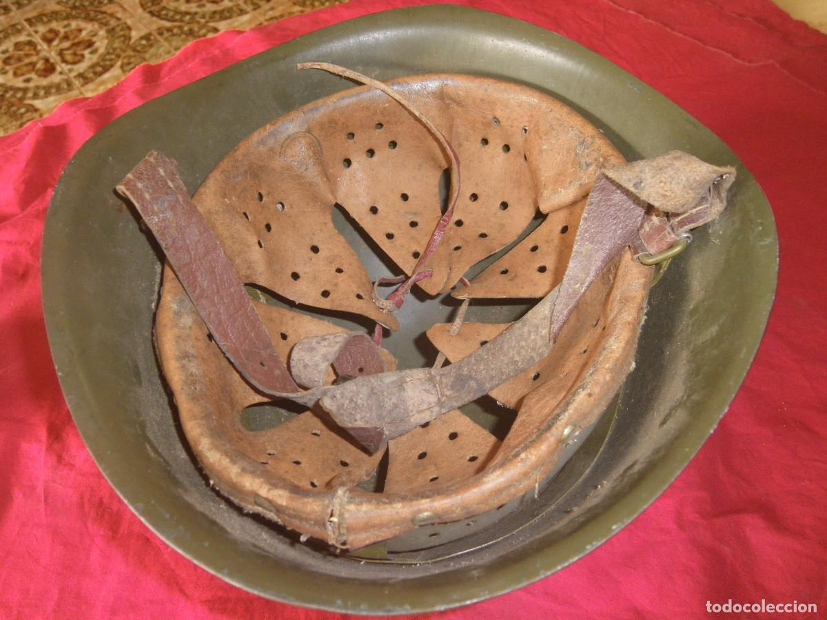 Militaria: CASCO ANTIGUO , CORREAJE DE CUERO , A CATALOGAR - Foto 2